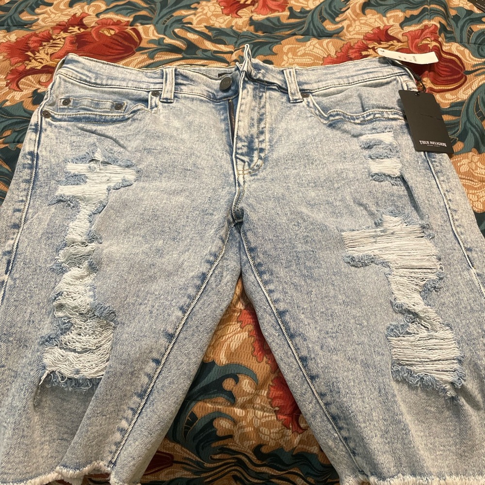 Selling some true religion shorts brand new . Size 34